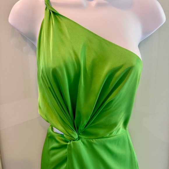 New w/Tags!! Amur Deena One Shoulder Gown in Green Daylily, size 4 - Picture 9 of 16